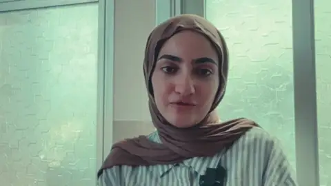 ¿Qué hay más poderoso en medio de un maldito genocidio que dar a luz?": la joven gazatí Nour Alzaqa, sobre la maternidad en tiempos de guerra en Gaza ¿Qué hay más poderoso en medio de un maldito genocidio que dar a luz?": la joven gazatí Nour Alzaqa, sobre la maternidad en tiempos de guerra en Gaza