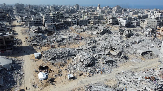 Una vista aérea muestra la destrucción en un barrio residencial de Gaza Una vista aérea muestra la destrucción en un barrio residencial de Gaza