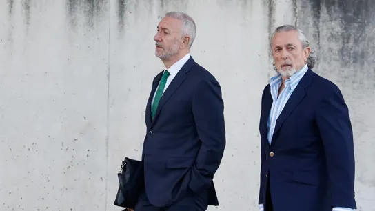 Francisco Correa, líder de la trama de corrupción, a su llegada a la Audiencia Nacional. Francisco Correa, líder de la trama de corrupción, a su llegada a la Audiencia Nacional.