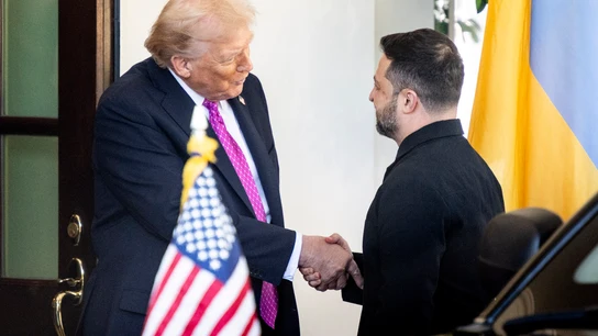 Donald Trum recibe a Vladamir Zelenski, antes de su reunión en la Casa Blanca El presidente estadounidense, Donald Trum recibe al presidente ucraniano, Vladamir Zelenski, antes de su reunión en la Casa Blanca