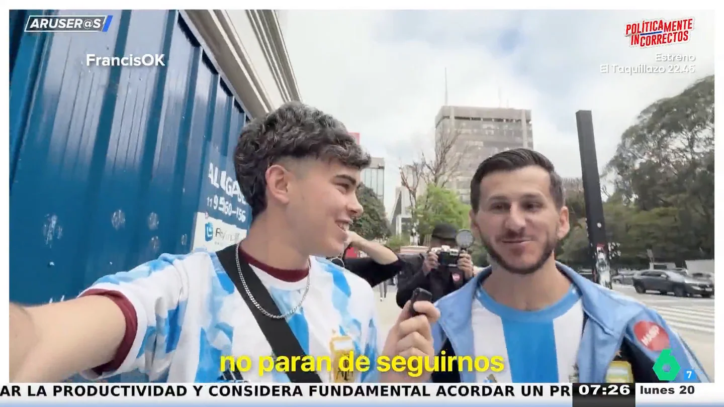 El vídeo del youtuber que muestra los servicios más absurdos de Latinoamérica: "Un falso Messi por 300 dólares" El vídeo del youtuber que muestra los servicios más absurdos de Latinoamérica: "Un falso Messi por 300 dólares"