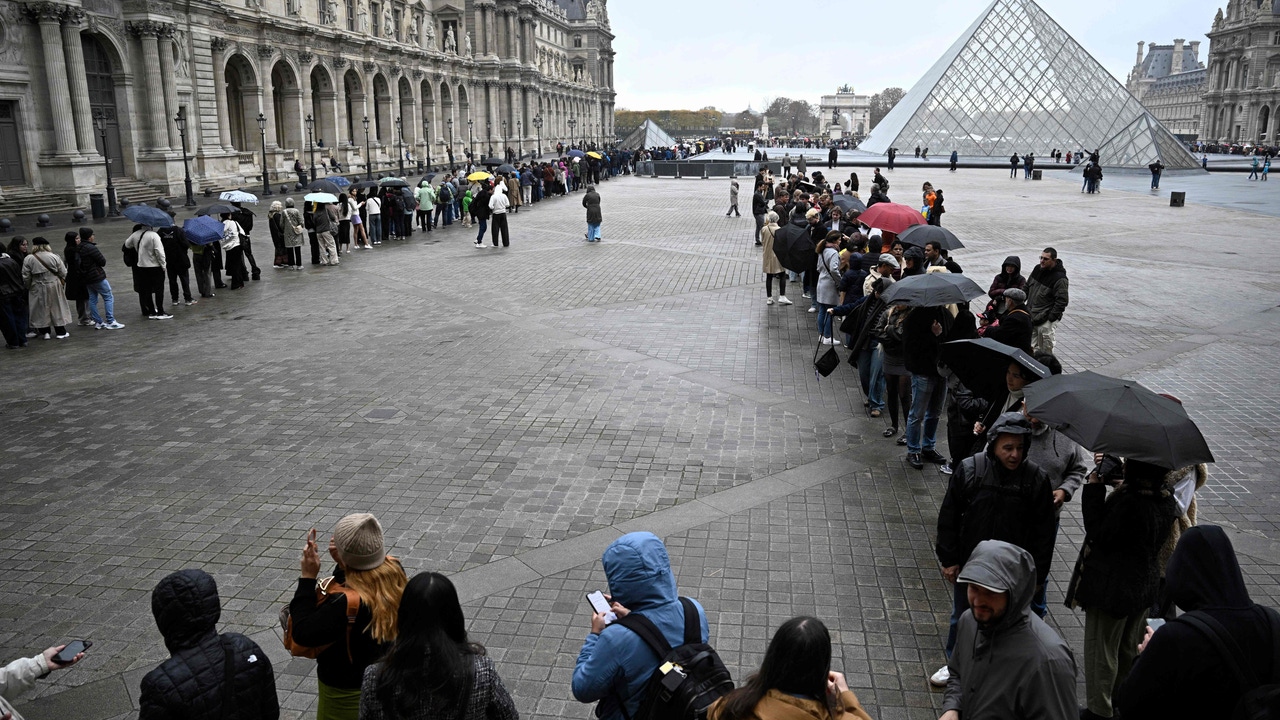 Ni la Mona Lisa está a salvo: los otros robos y fallos de seguridad que ha sufrido el Museo del Louvre