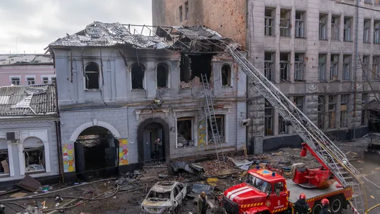 Rusia ataca una guardería llena de niños en Járkiv. Rusia ataca una guardería llena de niños en Járkiv.