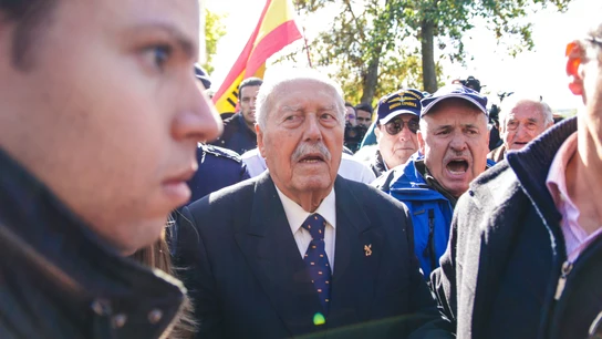 Antonio Tejero, coronel retirado de la Guardia Civil, autor del fallido golpe de Estado del 23-F, llega al Cementerio de Mingorrubio en El Pardo para la inhumación de los restos del dictador español Francisco Franco, exhumados en el Valle de los Caídos el 24 de octubre de 2019 en El Pardo, España. Antonio Tejero, coronel retirado de la Guardia Civil, autor del fallido golpe de Estado del 23-F, llega al Cementerio de Mingorrubio en El Pardo para la inhumación de los restos del dictador español Francisco Franco, exhumados en el Valle de los Caídos el 24 de octubre de 2019 en El Pardo, España.