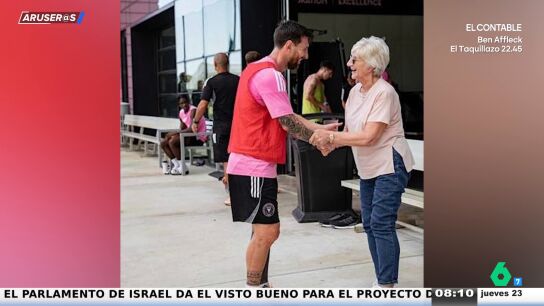 El v&iacute;deo de la reacci&oacute;n de los padres de David Beckham y de Victoria Beckham al conocer a Leo Messi