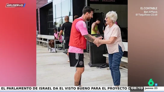 El vídeo de la reacción de los padres de David Beckham y de Victoria Beckham al conocer a Leo Messi El vídeo de la reacción de los padres de David Beckham y de Victoria Beckham al conocer a Leo Messi