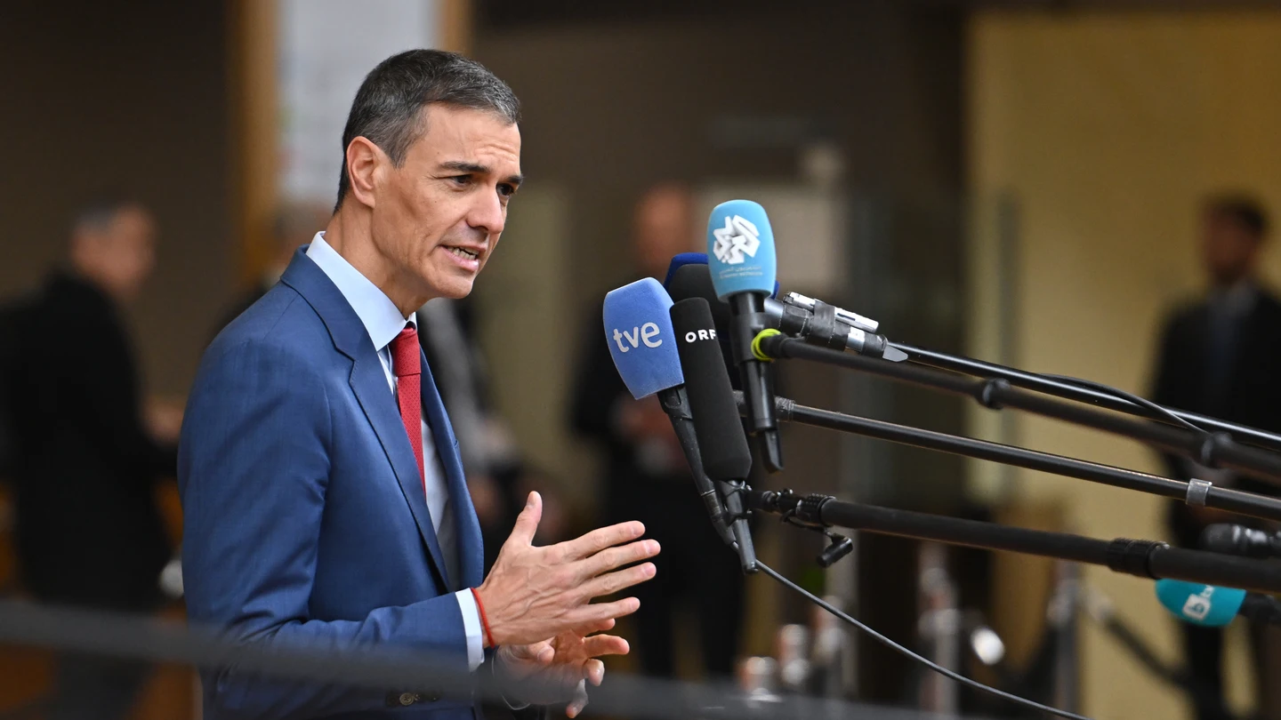 El presidente del Gobierno, Pedro Sánchez, atiende a los medios a su llegada al Consejo Europeo en Bruselas El presidente del Gobierno, Pedro Sánchez, atiende a los medios a su llegada al Consejo Europeo en Bruselas