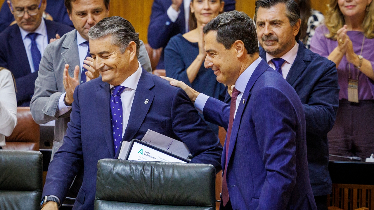 Espantada, cero explicaciones y "denuncias falsas": Moreno Bonilla y su consejero hacen oídos sordos a las críticas por los cribados