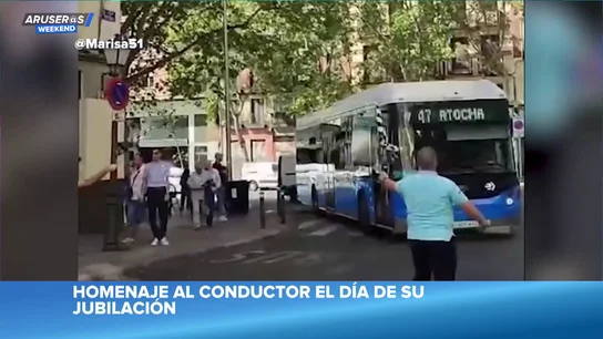 El emotivo vídeo del homenaje de unos compañeros de trabajo a un conductor de bus el día de su jubilación El emotivo vídeo del homenaje de unos compañeros de trabajo a un conductor de bus el día de su jubilación