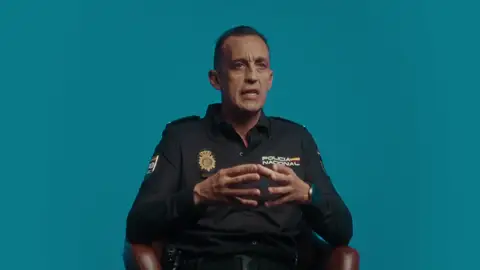 Óscar Lago, jefe de la UDEF, sobre las estafas telefónicas: "Es imposible que los comerciales no sepan que están estafando a la gente" Óscar Lago, jefe de la UDEF, sobre las estafas telefónicas: "Es imposible que los comerciales no sepan que están estafando a la gente"