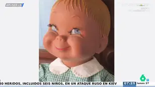 Angie Cárdenas cuenta la historia del muñeco maldito: "Lo han metido en una urna con agua bendita, pero sigue haciendo de las suyas"
