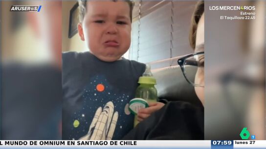  De llanto a la risa en segundos: as&iacute; reacciona un beb&eacute; al no reconocer a su madre por llevar gafas 