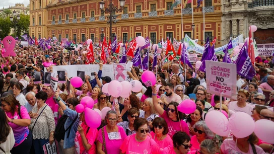 Una marea rosa alza la voz contra la gestión de los cribados en Andalucía Una marea rosa alza la voz contra la gestión de los cribados en Andalucía