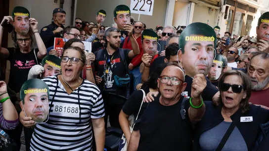 Manifestación ante el restaurante 'El Ventorro' pidiendo la dimisión de Carlos Mazón Manifestación ante el restaurante 'El Ventorro' pidiendo la dimisión de Carlos Mazón