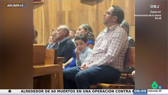 Alfonso Arús, al niño que hace una peineta en plena misa: "Es un pequeño Froilán" Alfonso Arús, al niño que hace una peineta en plena misa: "Es un pequeño Froilán"