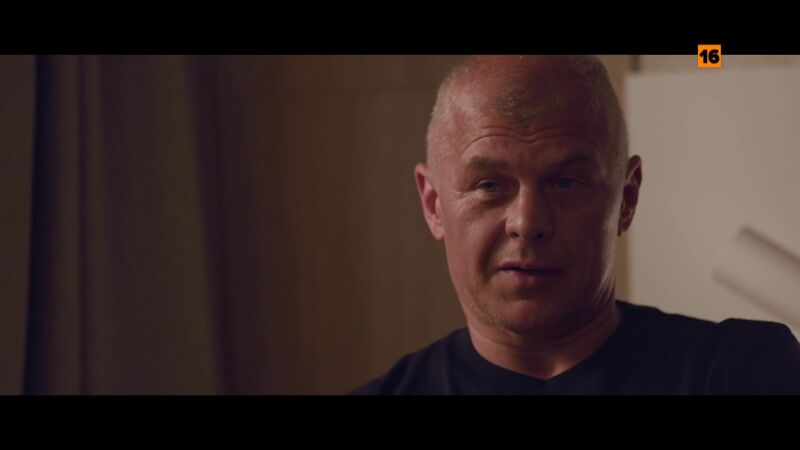 Gonzo, a un ruso que ha huido a España: "¿Rusia es capaz de matar aquí a una familia entera y hacerlo pasar por un caso de violencia machista?"