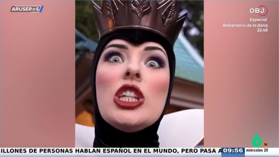 La Reina Malvada de Blancanieves pide ayuda para no perder su trabajo en Disneyland: "Traer&aacute; una manzana la pr&oacute;xima vez... si sigo aqu&iacute;"