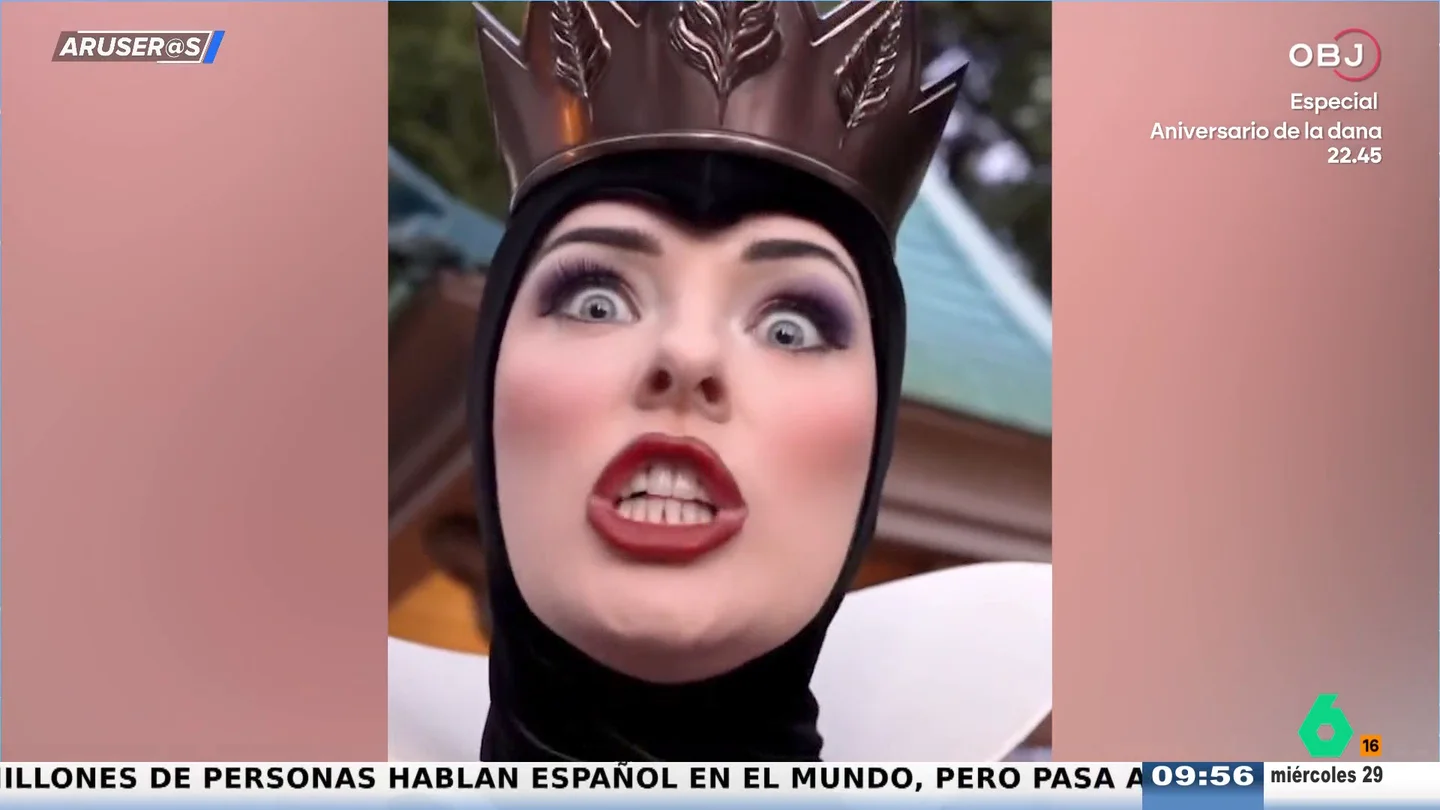 La Reina Malvada de Blancanieves pide ayuda para no perder su trabajo en Disneyland: "Traerá una manzana la próxima vez... si sigo aquí" La Reina Malvada de Blancanieves pide ayuda para no perder su trabajo en Disneyland: "Traerá una manzana la próxima vez... si sigo aquí"