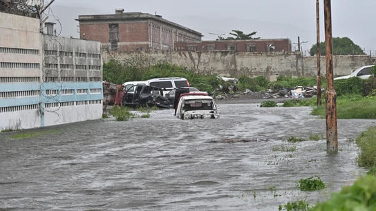 Una calle de Kingston, Jamaica, tras el paso del huracán Melissa.  Una calle de Kingston, Jamaica, tras el paso del huracán Melissa.