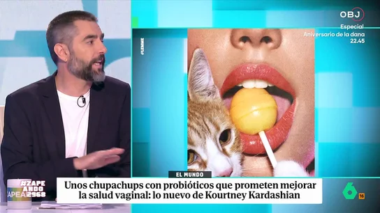 Dani Mateo reacciona al nuevo producto de las Kardashian, en vídeo: "Creo que esto va por 'Ohio'" Kourtney, la mayor de las hermanas Kardashian, tiene un nuevo producto en su marca de suplementos Lemme. A sus cápsulas y gominolas ha sumado un chupachup para cuidar la zona íntima.