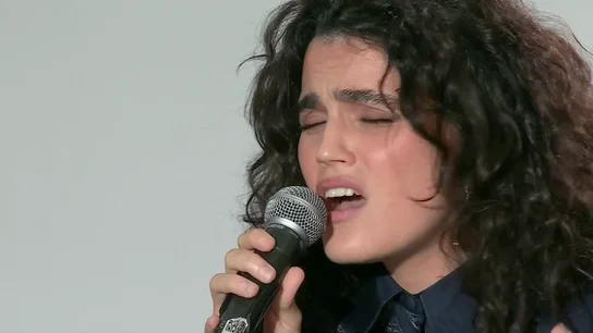 La artista La María canta 'Mon Velatori' en memoria de las víctimas de la DANA La artista La María canta 'Mon Velatori' en memoria de las víctimas de la DANA