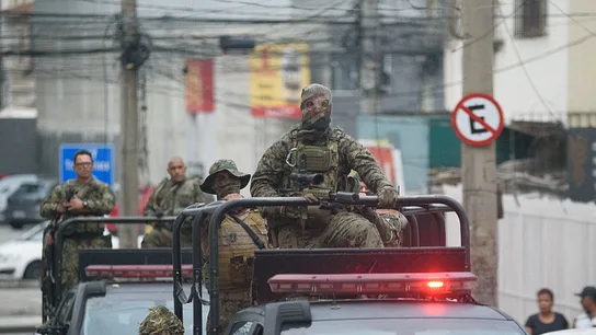Agentes del megaoperativo Operaçao Contençao contra el Comando Vermelho en los complejos de Alemão y Penha. Agentes del megaoperativo Operaçao Contençao contra el Comando Vermelho en los complejos de Alemão y Penha.