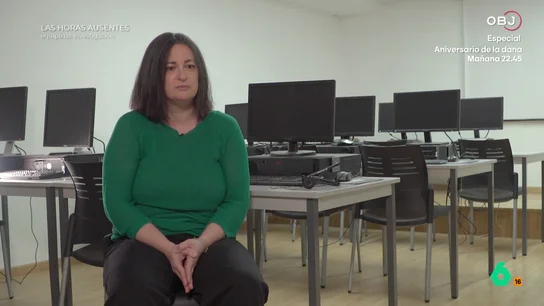 La llamada a una operadora del 112 el día de la DANA: "Estaba recogiendo cuerpos que iban flotando para que no se perdieran" Amparo López, operadora del 112, recuerda en este vídeo una de las llamadas más sobrecogedoras que recibió el día de la DANA en Valencia, la de un hombre que "había cogido cuatro cuerpos y los tenía en su casa".