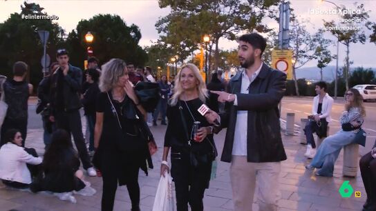 El reportero ha conocido en la cola del concierto a Nuria y Merc&egrave;. Estas han demostrado que no son las mayores fans de la cantante, pero, a pesar de ello, el reportero se propone que avancen en la cola. 
