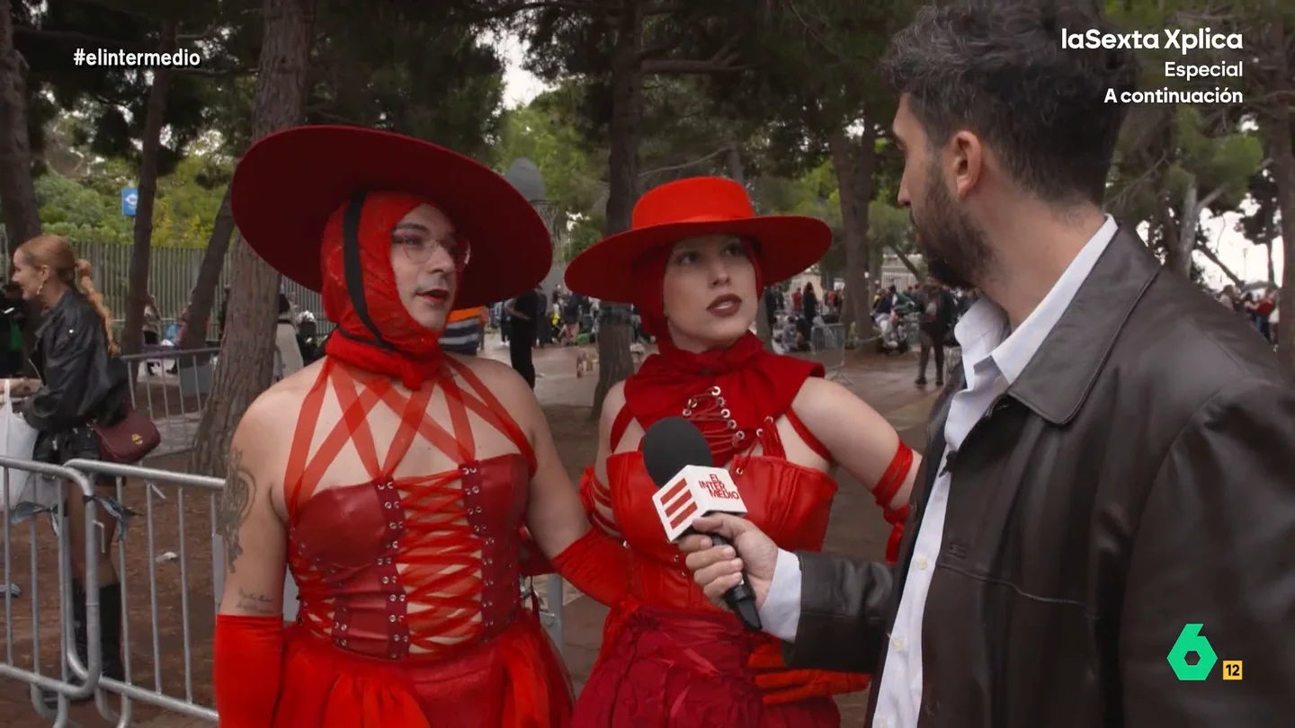 Un fan de Lady Gaga defiende ante Isma Juárez la "hermandad" de los 'Little Monsters': "Somos todos hijos de la misma madre" Los fanáticos de la cantante son conocidos como 'Little Monsters'. Para conocerlos un poco mejor, Isma Juárez se ha desplazado hasta Barcelona donde Lady Gaga va a celebrar tres conciertos.