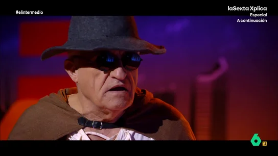 Wyoming canta al "lance" de Sánchez en el Senado: "No padece ni se inmuta, el barro no le salpica, los ataques no le turban" 'Pedro el Bello' ha comparecido en el Senado por culpa de, como anuncia Wyoming, "tres canallas taimados". El presidente se ha tenido que enfrentar a "la terrible inquisición" de los senadores populares, pero ha conseguido salir victorioso.