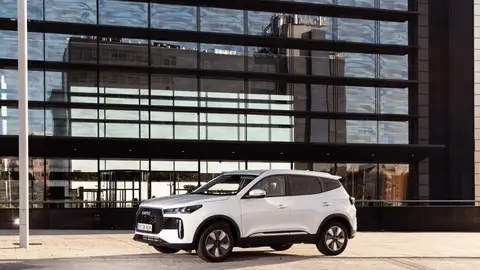 Motor.- Ebro lanza el modelo s400 HEV en acabado 'premium' con una campaña promocional El Ebto s400 HEV. REMITIDA / HANDOUT por EBRO Fotografía remitida a medios de comunicación exclusivamente para ilustrar la noticia a la que hace referencia la imagen, y citando la procedencia de la imagen en la firma 30/10/2025