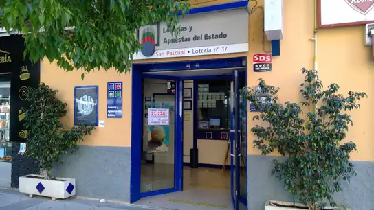 Imagen de archivo de la Administración de Lotería de Elche que ha sellado el boleto premiado en el sorteo de Euromillones. Imagen de archivo de la Administración de Lotería de Elche que ha sellado el boleto premiado en el sorteo de Euromillones.