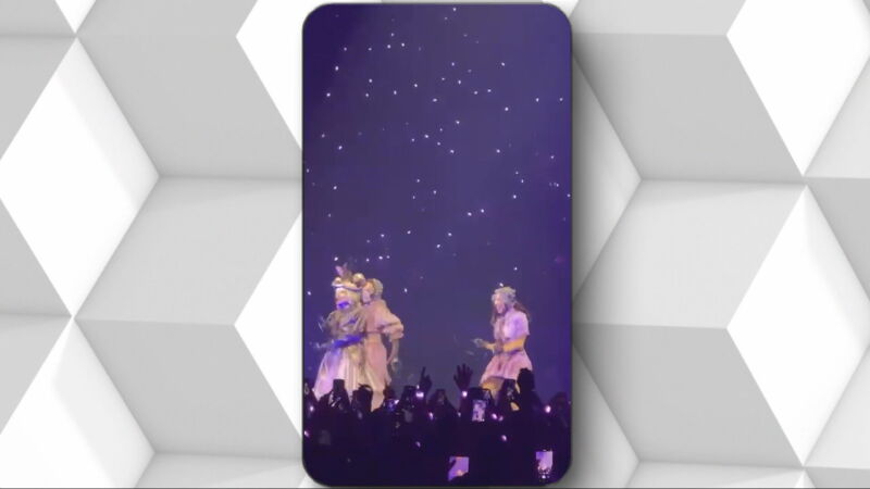 Fans bailan con Lady Gaga