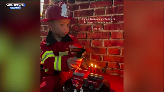 La original manera de soplar las velas de la tarta de este niño que de mayor quiere ser bombero La original manera de soplar las velas de la tarta de este niño que de mayor quiere ser bombero