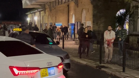 Momentos posteriores al apuñalamiento múltiple que ha tenido lugar en un tren en Huntingdon, Reino Unido. Momentos posteriores al apuñalamiento múltiple que ha tenido lugar en un tren en Huntingdon, Reino Unido.