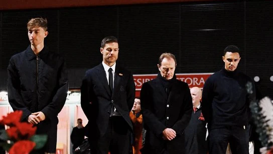 Dean Huijsen, Xabi Alonso, Emilio Butragueño y Trent Alexander-Arnold Dean Huijsen, Xabi Alonso, Emilio Butragueño y Trent Alexander-Arnold