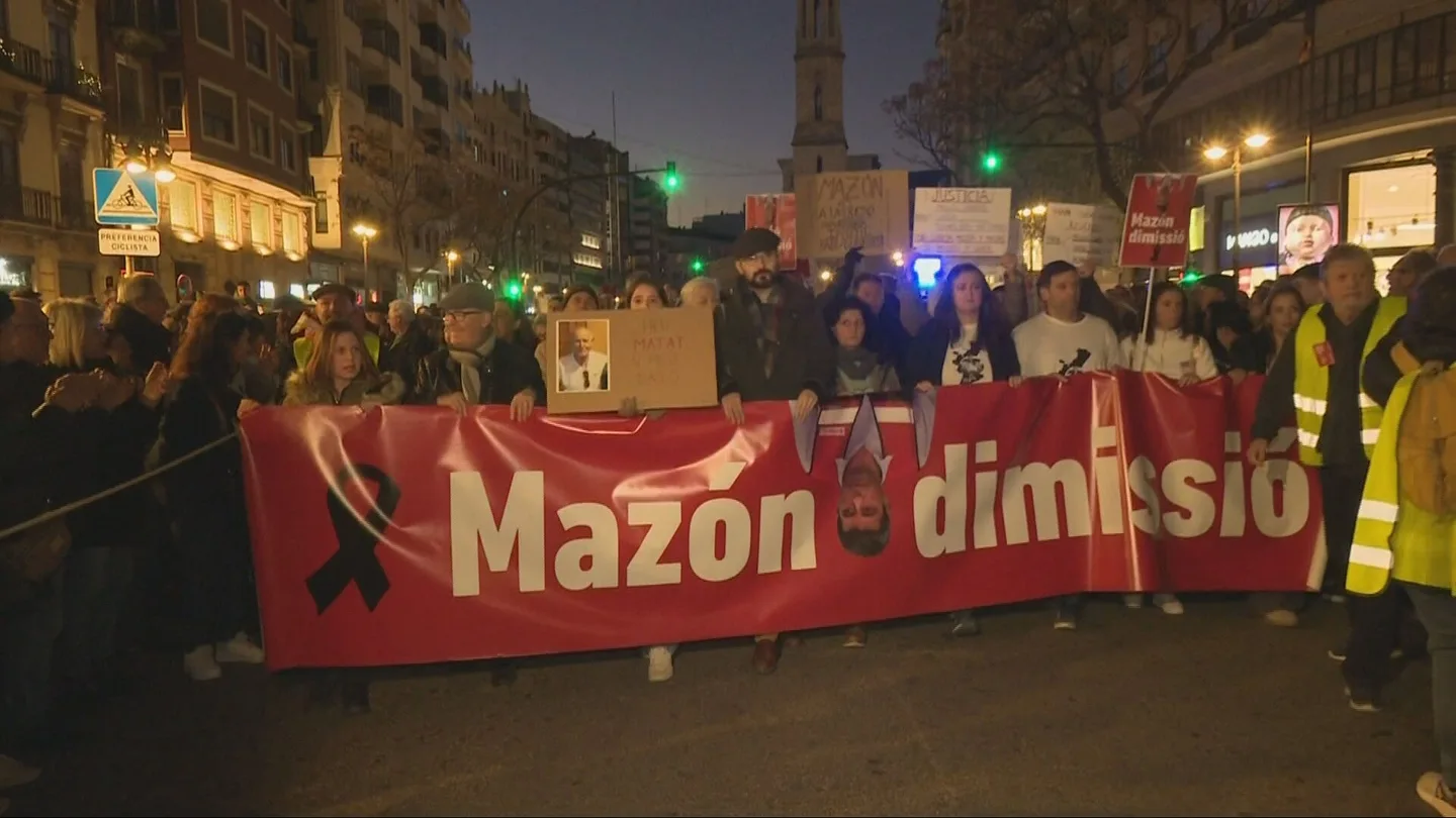 "No ha dimitido, le hemos hecho caer": las víctimas de la DANA sacan pecho de la dimisión de Mazón al que quieren ver en la cárcel "No ha dimitido, le hemos hecho caer": las víctimas de la DANA sacan pecho de la dimisión de Mazón al que quieren ver en la cárcel