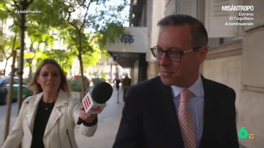 Alfonso Serrano evita responder las preguntas de Andrea Ropero: "¿En qué situación está Mazón?" Carlos Mazón ha dimitido como president de la Generalitat Valenciana y la junta directiva del PP se ha reunido en la sede de Génova este lunes para hacer una valoración de la decisión del líder valenciano.