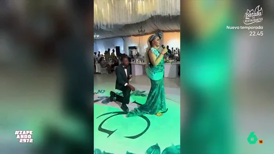 Una pedida de mano sale muy mal en Kenia, en vídeo: "Él se la pidió y ella se la dio..." Un chico decide pedirle la mano a su pareja y, además, grabar el emocionante momento para poder recordarlo después. Pero, seguro que no espera la reacción que tiene novia ante su pregunta. Descubre qué sucede en el vídeo principal.