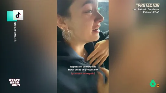 VÍDEO | Envía un trabajo de la universidad y luego descubre que ha escrito 'me pica el xoxo nena': "Voy a suspender" Una estudiante se ha vuelvo viral al grabarse mientras descubre que en un trabajo de la universidad ha dejado escrita la frase 'me pica el xoxo nena', y que ya está entregado. Su reacción, y la de los zapeadores, en este vídeo.