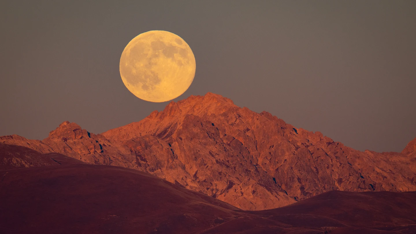 La Luna. La Luna.