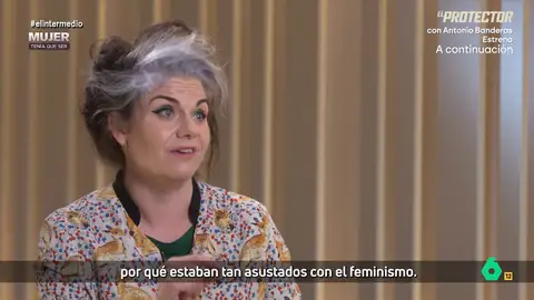 Caitlin Moran señala porqué han surgido movimientos masculinos contra el feminismo: "Responden a los celos y a la envidia" La escritora reflexiona en su último libro, '¿Y los hombres qué?', sobre por qué los hombres están tan asustados con el feminismo y las mujeres. Este miedo a dado lugar a movimientos preocupantes.