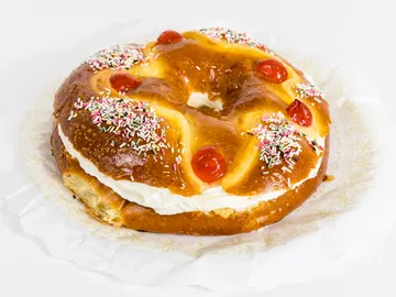 Corona de la Almudena, dulce típico de Madrid Corona de la Almudena, dulce típico de Madrid