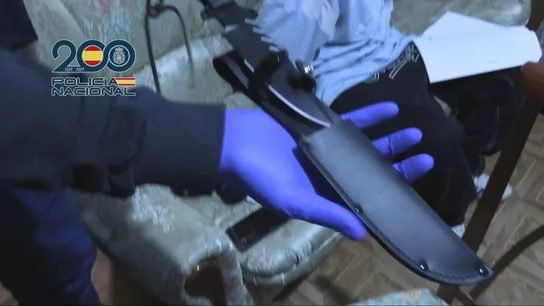 Imagen de un cuchillo intervenido a una banda Imagen de un cuchillo intervenido a una banda