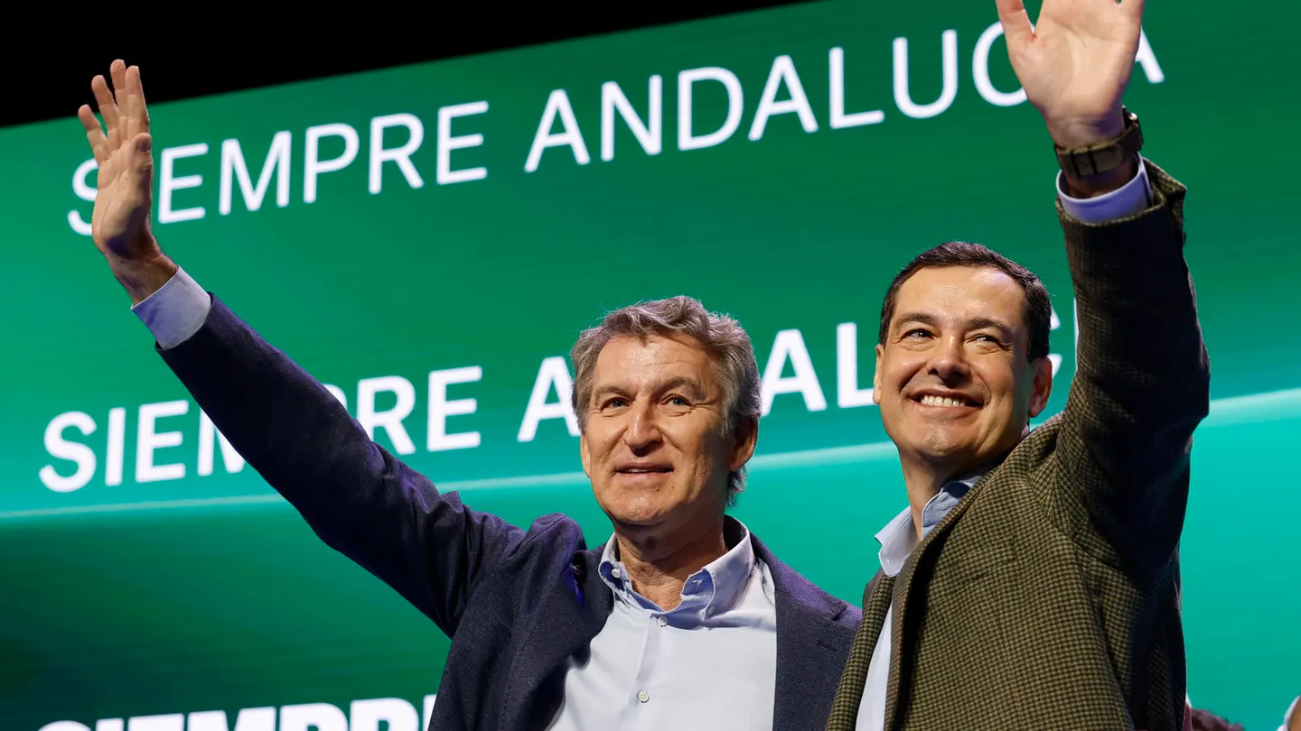 Feijóo con Juanma Moreno en el Congreso del PP andaluz Feijóo con Juanma Moreno en el Congreso del PP andaluz