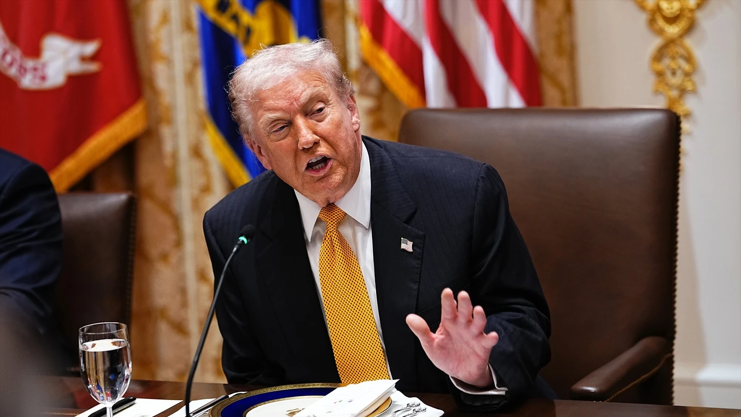 Trump amenaza a la BBC con una demanda de 1.000 millones si no se retracta de la emisión del documental sobre el asalto al Capitolio Trump amenaza a la BBC con una demanda de 1.000 millones si no se retracta de la emisión del documental sobre el asalto al Capitolio