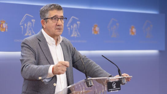 El portavoz del PSOE en el Congreso, Patxi L&oacute;pez, durante una rueda de prensa