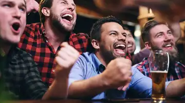 Aficionados viendo un partido Aficionados viendo un partido