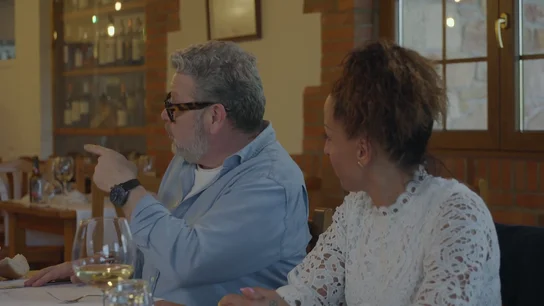 Alberto Chicote alucina después de que un hostelero afirme que tienen "espías" al lado: "¿Le conoces de algo?" Alberto Chicote alucina después de que un hostelero afirme que tienen "espías" al lado: "¿Le conoces de algo?"