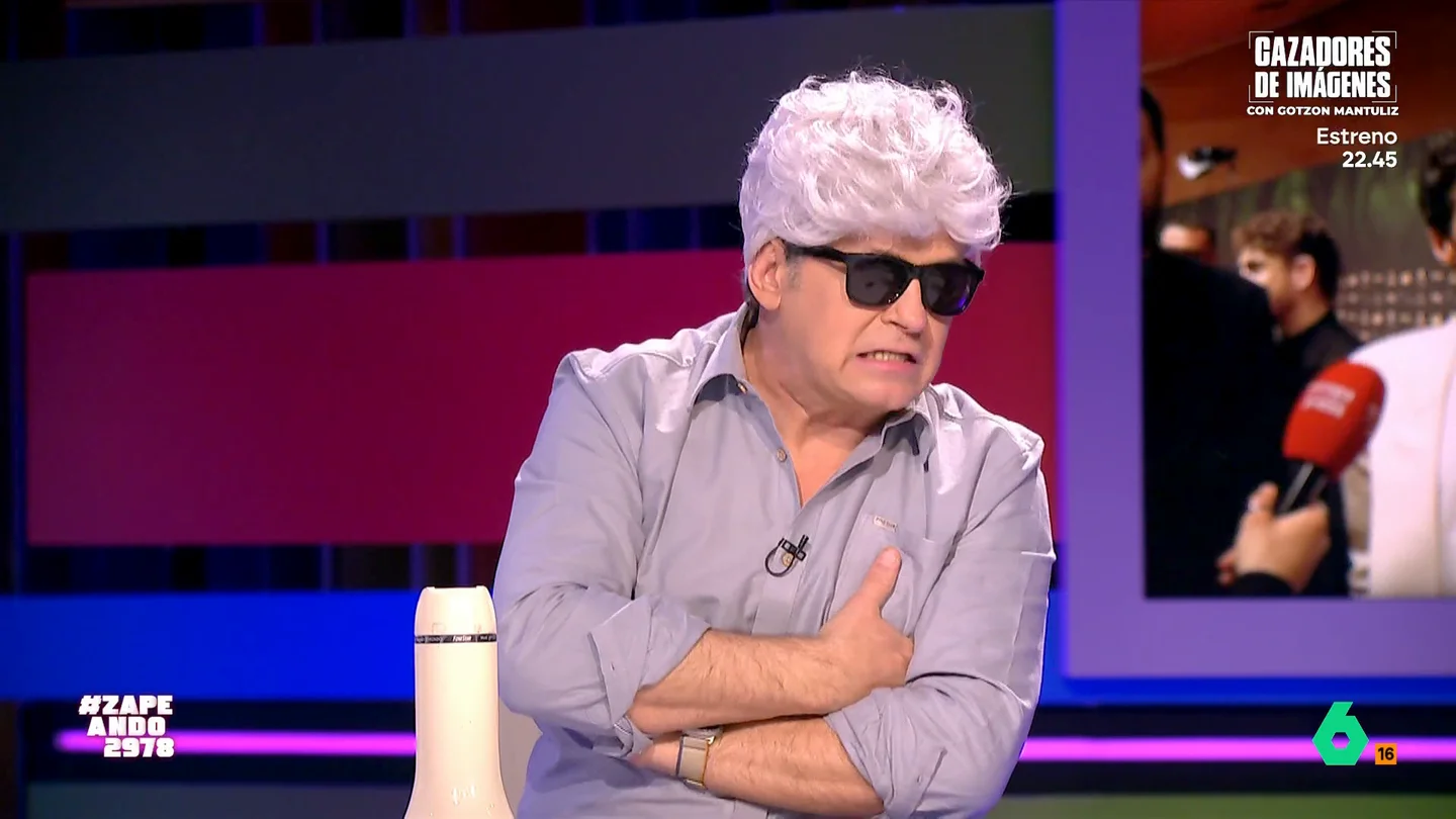 'Pedro Almodóvar' afirma estar "desolado" por la ruptura de los Javis: "Eran como los hijos que nunca tuve con McNamara" Miki Nadal se convierte en 'Pedro Almodóvar' y en este vídeo reacciona a la ruptura de los Javis: "Los quería mucho a los dos, pero no me preguntéis cuál era Calvo y cuál Ambrossi".